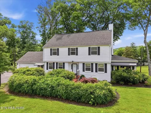 607 S Charles G Seivers Blvd, Clinton, TN 37716