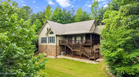 736 Blue Beech Dr, Maryville, TN 37803
