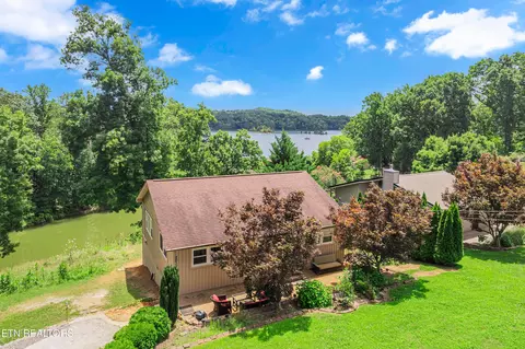 2038 Glenbrook Ln, Dandridge, TN 37725