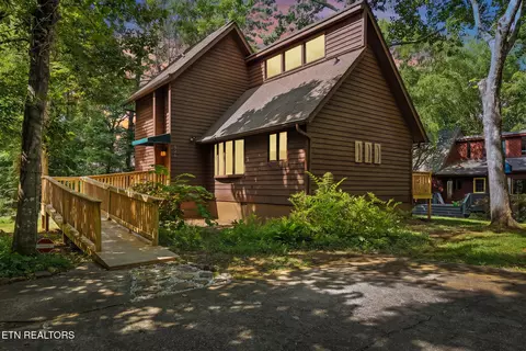 926 Wildwood Garden Dr, Knoxville, TN 37920