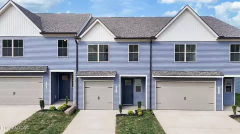 1618 Bennett Village Dr, Maryville, TN 37804