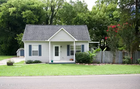 800 E Inskip Dr, Knoxville, TN 37912