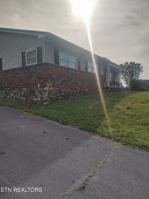 8308 Greenwell Rd, Knoxville, TN 37938