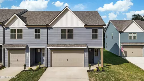 1616 Bennett Village Dr, Maryville, TN 37804