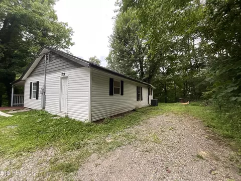 Exterior - 3900 Roberts Rd, Corryton, TN 37721 photo 2 of 5