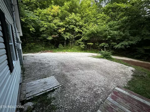 Exterior - 3900 Roberts Rd, Corryton, TN 37721 photo 4 of 5