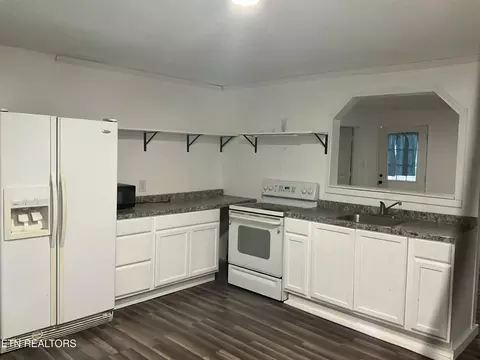 Kitchen - 3900 Roberts Rd, Corryton, TN 37721 photo 2 of 3