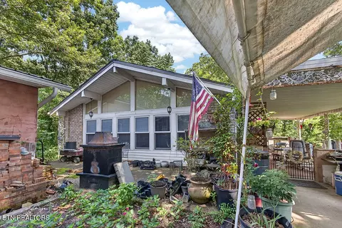 618 Corum Rd, Knoxville, TN 37924