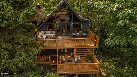 929 Stans Ct, Gatlinburg, TN 37738