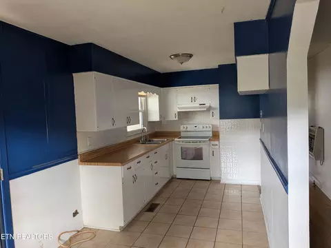 712 W Walden St, La Follette, TN 37766