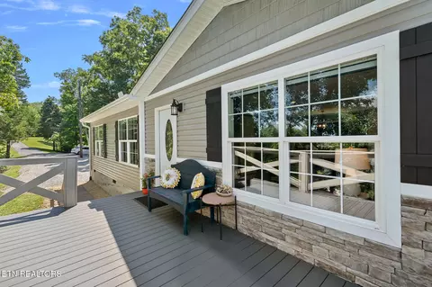 2023 Paradise Hills Rd, Dandridge, TN 37725