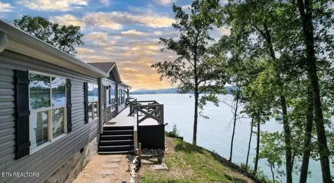 2023 Paradise Hills Rd, Dandridge, TN 37725