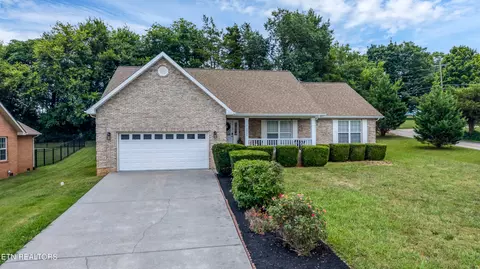 2802 Country Meadows Ln, Maryville, TN 37803