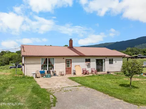 372 Farmers Ln, La Follette, TN 37766