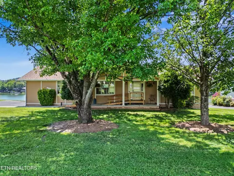 1682 Brookview Dr, Dandridge, TN 37725