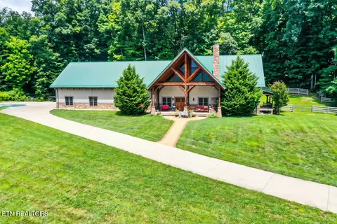 2624 Clinch Valley Rd, Thorn Hill, TN 37881