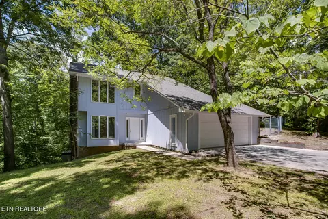 1560 Bluebird Cove Ln, Sevierville, TN 37862