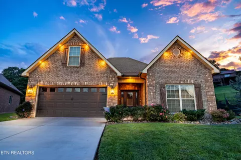 2326 Torrey Pines Dr, Maryville, TN 37801