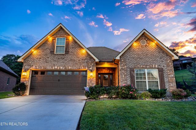 2326 Torrey Pines Dr, Maryville, TN 37801