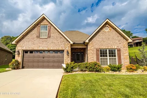 2326 Torrey Pines Dr, Maryville, TN 37801