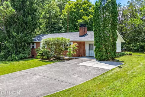 671 Green Hill Rd, Dandridge, TN 37725