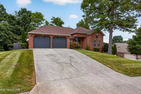2254 Argonne Dr, Maryville, TN 37804