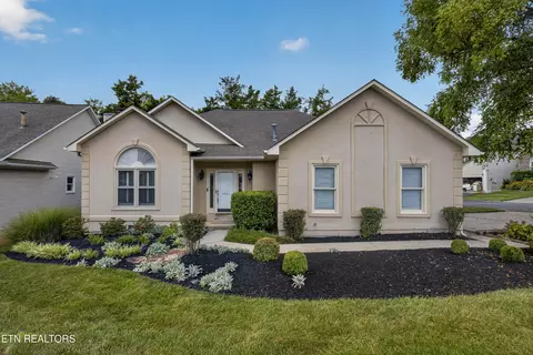 8525 E Cypress Lake Dr, Knoxville, TN 37923