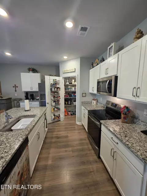 Kitchen - 231 Harris Ln, Baxter, TN 38544 photo 3 of 3