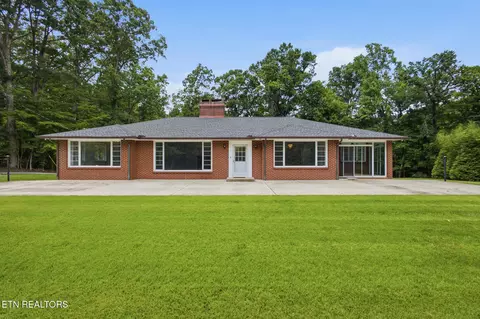 140 Magna Vista Dr, Harriman, TN 37748