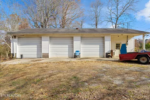 2131 Sockless Rd, Dandridge, TN 37725