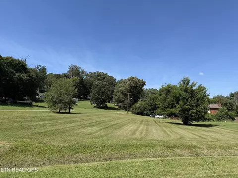 Crescent Drive, Loudon, TN 37774