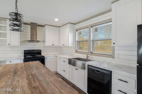 Kitchen - 324 West Blvd, Oneida, TN 37841 photo 4 of 5