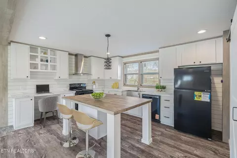Kitchen - 324 West Blvd, Oneida, TN 37841 photo 1 of 5