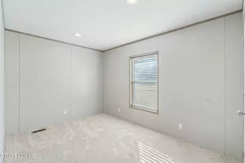 Bedroom - 324 West Blvd, Oneida, TN 37841 photo 5 of 5