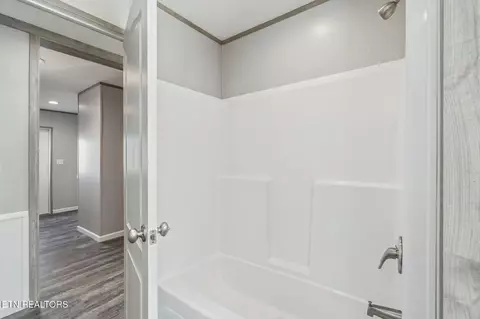 Bath - 324 West Blvd, Oneida, TN 37841 photo 5 of 5