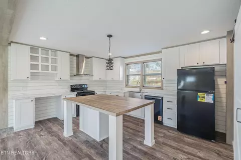 Kitchen - 324 West Blvd, Oneida, TN 37841 photo 3 of 5