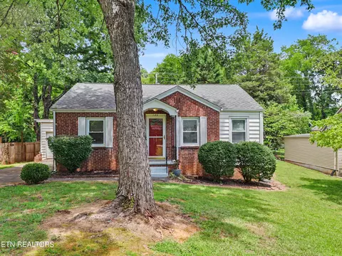 120 Lonas Dr, Maryville, TN 37803