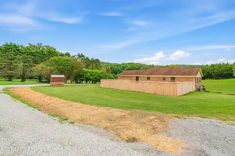 394 Pattie Gap Rd, Philadelphia, TN 37846