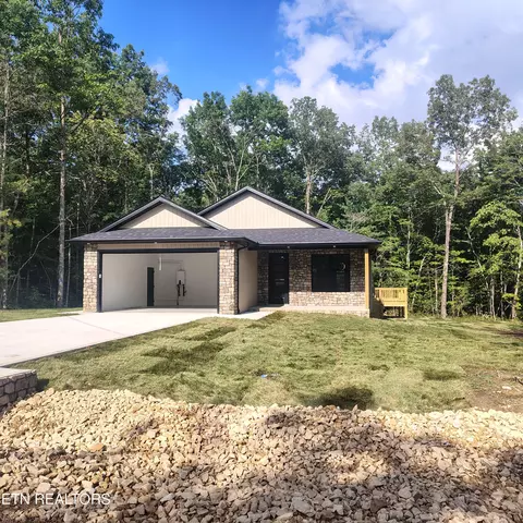 131 Rowewood Ln, Crossville, TN 38558