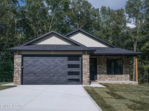 131 Rowewood Ln, Crossville, TN 38558