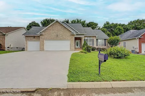 6828 Amberfield Ln, Knoxville, TN 37918