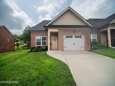 496 Jacksonian Way, Lenoir City, TN 37772