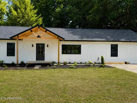 412 Sherwood Dr, Maryville, TN 37801
