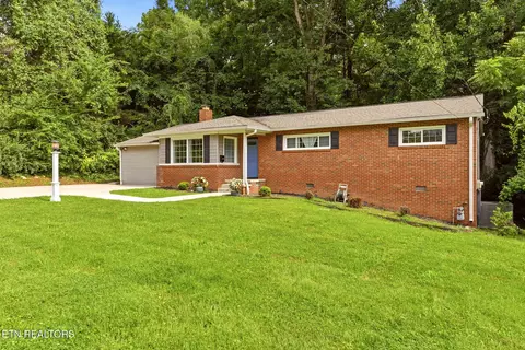 360 East Dr, Oak Ridge, TN 37830
