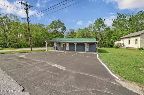 1074 S Main St, Crossville, TN 38555