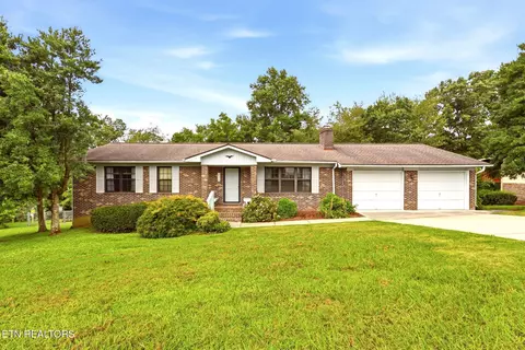 624 Greenwood Dr, Clinton, TN 37716