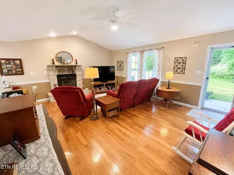 Living - 6849 Morgan County Hwy, Lancing, TN 37770 photo 1 of 2