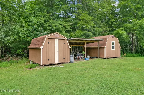Exterior - 6849 Morgan County Hwy, Lancing, TN 37770 photo 4 of 5