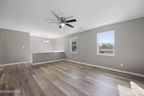 Living - 915 Ronald Dr, Talbott, TN 37877 photo 2 of 6