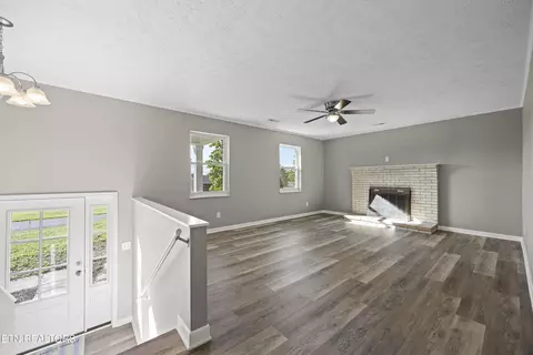 Living - 915 Ronald Dr, Talbott, TN 37877 photo 1 of 6